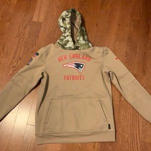 Patriots Nike 2019 Salute to Service Therma Hoodie